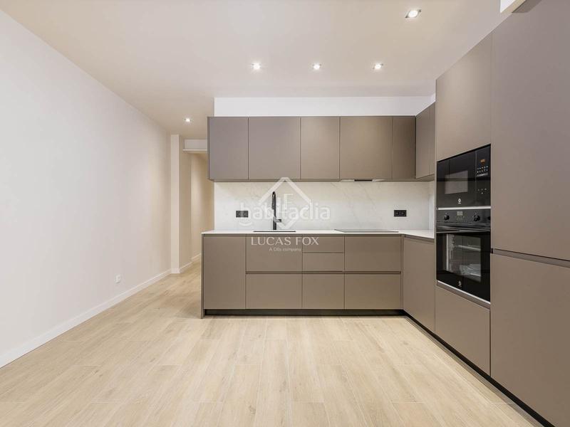 Foto e9da088b-ed4e-4974-8795-1e9751dfd5a9. Piso  reformado con dos habitaciones dobles junto a paseo de san juan. en Barcelona