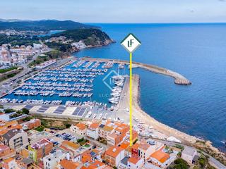 Propriété à El Pedró. Parcela edificable en venta en primera línea de mar en palamós,