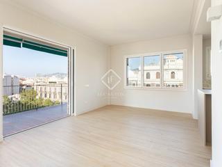 Appartement à Dreta de l´Eixample. En venta piso en excelentes condiciones con tres dormitorios y t