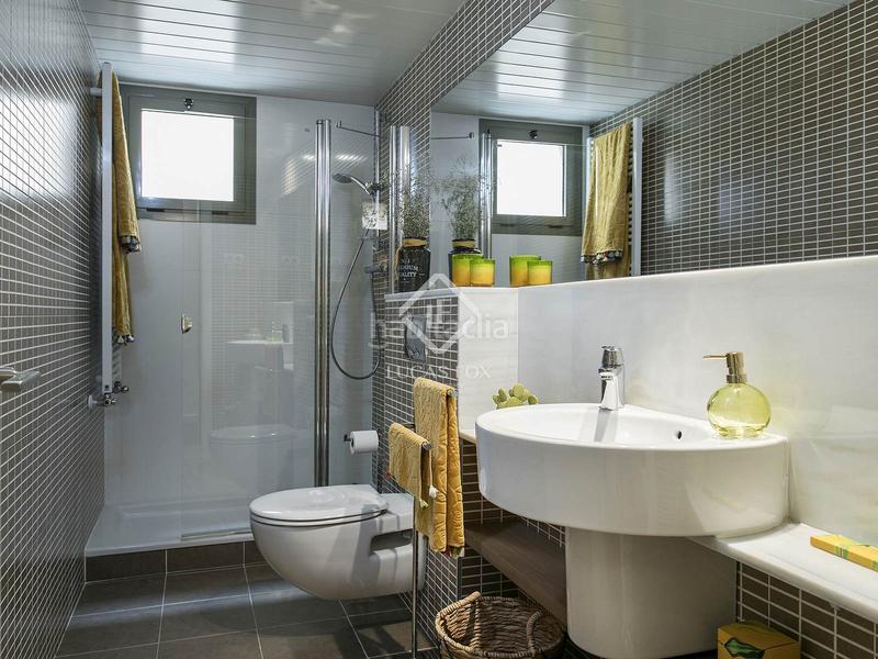 Foto 172714c9-7af6-4fe8-9e88-f8a8ed45d0db. Piso en venta piso en excelentes condiciones con tres dormitorios en gótico en Barcelona