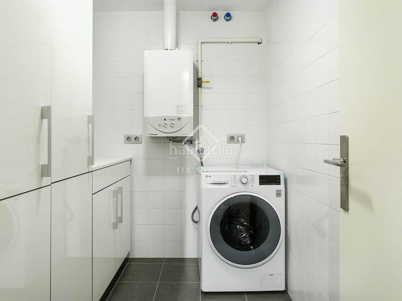 Foto 66274a2a-d398-4685-8530-e42a728a88c8. Piso en venta piso en excelentes condiciones con tres dormitorios en gótico en Barcelona