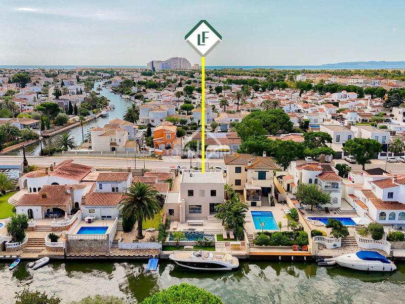 Foto 7e9aba14-b88d-44d9-baab-ea3ae875ba40. Chalet mit heizung parking pool in Francolí - Freser - Noguera Empuriabrava