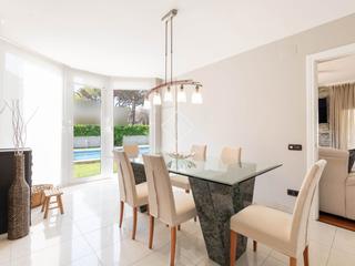 Lloguer Xalet a La Pineda. Casa en excelentes condiciones de 4 dormitorios en alquiler en l