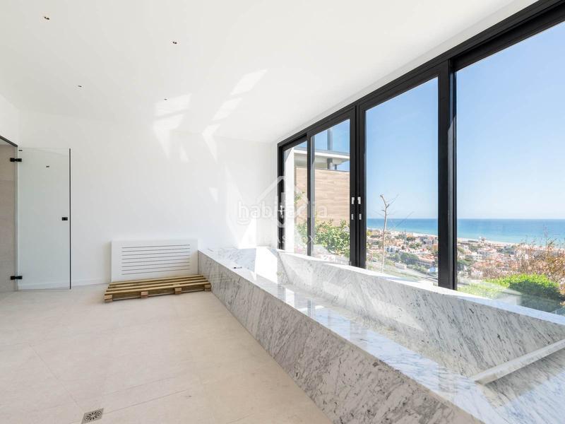 Foto b9bf4215-7ac3-4c81-9b64-82a0b452d9bc. Alquiler chalet casa de obra nueva con piscina y vistas increíbles en alquiler en Bellamar en Castelldefels