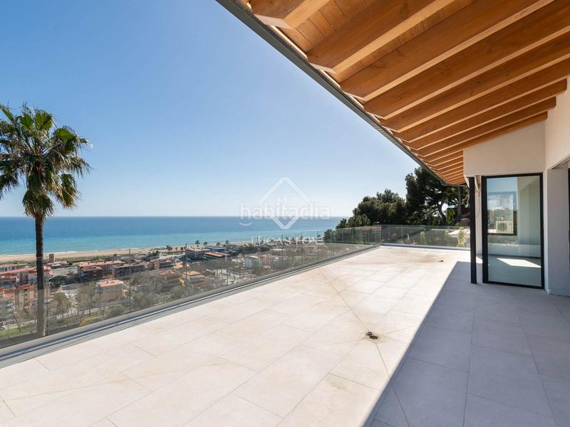 Foto cc7c8250-d594-4e56-9f9c-1f062141188e. Alquiler chalet casa de obra nueva con piscina y vistas increíbles en alquiler en Bellamar en Castelldefels