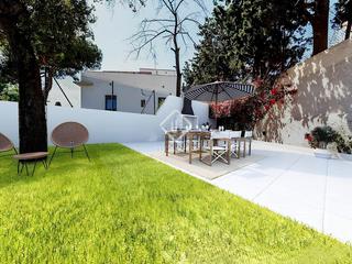 Chalet in Centre. Lujosa casa independiente de diseño con piscina y jardín en vent