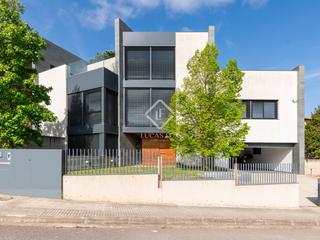 Chalet en Begues. Casa de ensueño de 484 m con 5 dormitorios en venta en begues