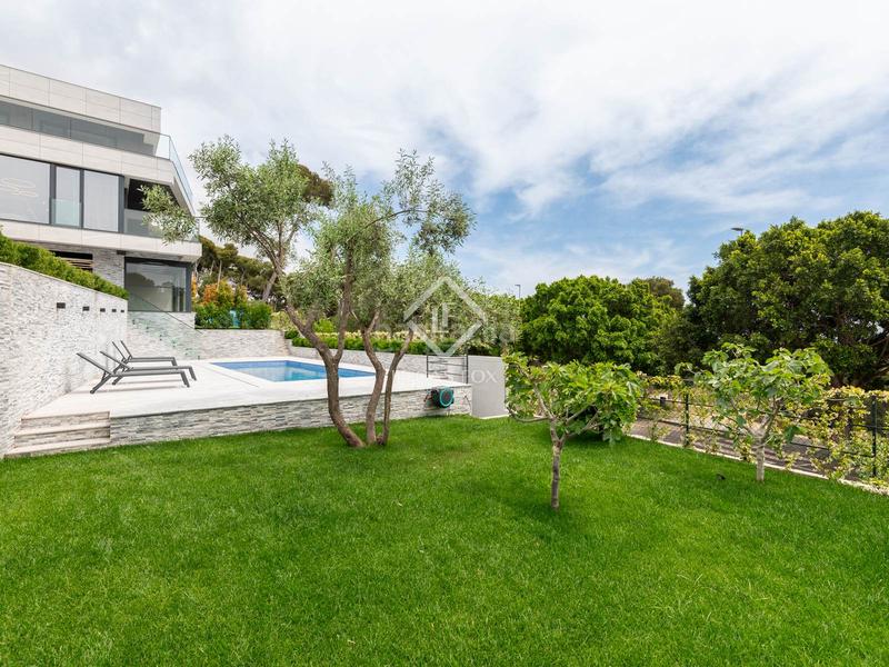Foto 488c7c67-5a57-4375-8bff-e31f4f0edb3b. Chalet exclusiva propiedad de lujo en montemar con vistas al mediterráneo en Castelldefels