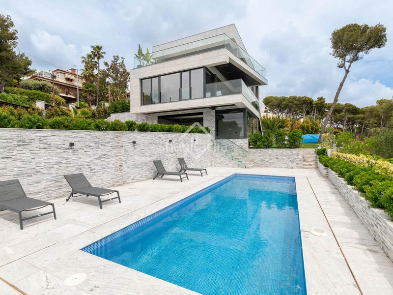 Foto e3e4874f-8deb-4c33-804a-bc563f776e77. Chalet exclusiva propiedad de lujo en montemar con vistas al mediterráneo en Castelldefels