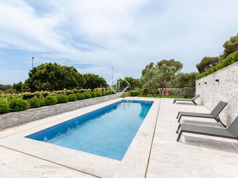 Foto fe4d8b7e-dabf-4c41-8938-fe86c28ac26d. Chalet exclusiva propiedad de lujo en montemar con vistas al mediterráneo en Castelldefels
