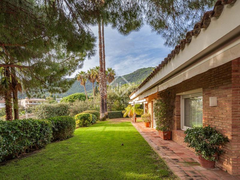 Foto 319e9f93-f298-438d-9a45-a5b441fea14e. Chalet casa en excelentes condiciones de 5 dormitorios en venta en Premià de Dalt