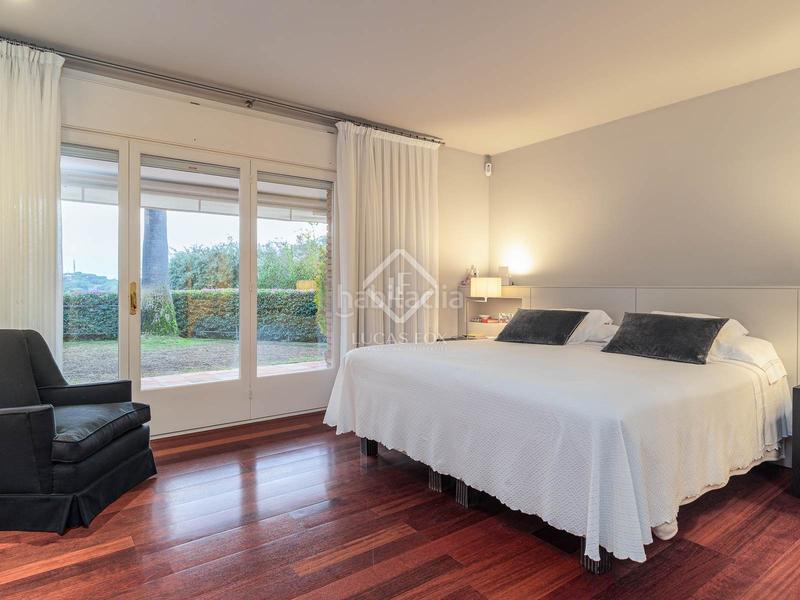 Foto 7137f2ff-dcc6-4514-b0f5-210f28e70756. Chalet casa en excelentes condiciones de 5 dormitorios en venta en Premià de Dalt