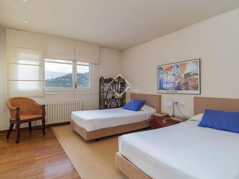 Foto 88f01bd0-69e4-4570-abef-9a1228a633aa. Chalet casa en excelentes condiciones de 5 dormitorios en venta en Premià de Dalt