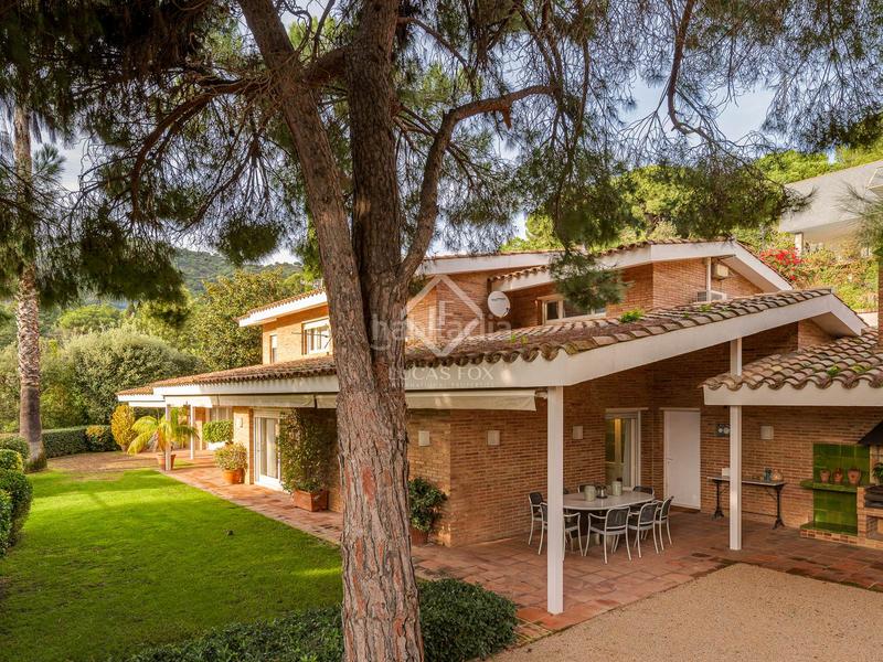 Foto a38429cc-93a5-4099-9311-423b0f668881. Chalet casa en excelentes condiciones de 5 dormitorios en venta en Premià de Dalt