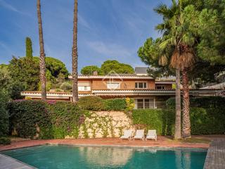 Chalet dans Premi de Dalt. Casa en excelentes condiciones de 5 dormitorios en venta en prem