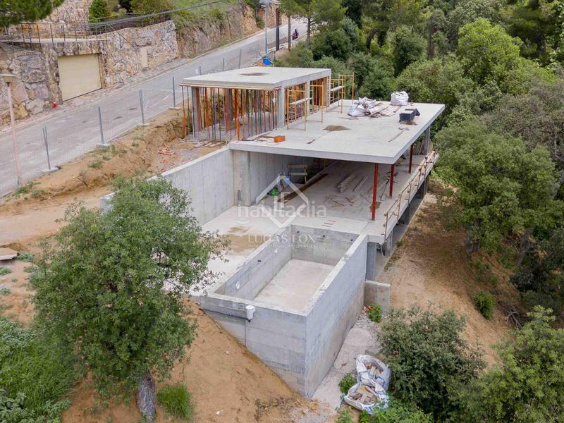 Foto 2989a9e6-1dd0-461d-9239-3a0cf803800c. Finca rústica oportunidad de completar una casa de 3 dormitorios estructura de obra nueva a la venta en Tossa de Mar