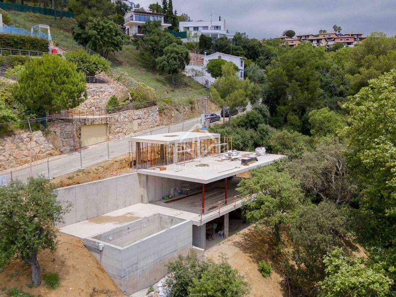 Foto 587091fd-202c-476f-9380-a426fb5366d3. Finca rústica oportunidad de completar una casa de 3 dormitorios estructura de obra nueva a la venta en Tossa de Mar