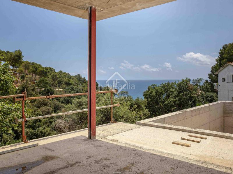 Foto ba943432-18ab-4db9-b712-416e5c8d51e7. Finca rústica oportunidad de completar una casa de 3 dormitorios estructura de obra nueva a la venta en Tossa de Mar