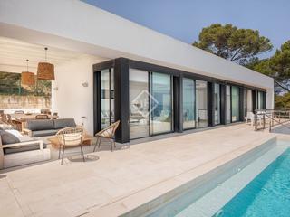 Xalet a Sa Riera-Sa Fontansa. Villa moderna con jardín, piscina privada y espectaculares vista