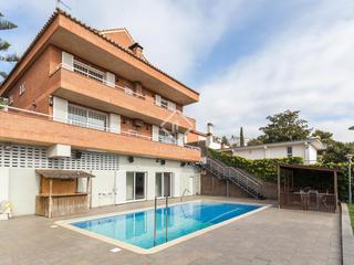 Xalet a La Plana-Bellsoleig. Gran villa unifamiliar en excelentes condiciones de 5 dormitorio