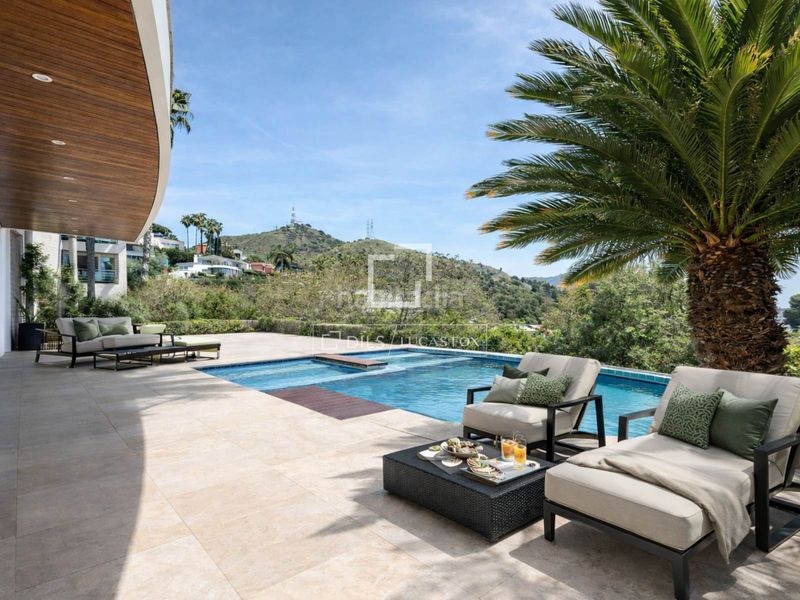 Foto 4546aef5-dc6a-4a28-a10a-3d64ab8ceb81. Xalet amb calefacció aparcament piscina a Ciutat Diagonal Esplugues de Llobregat