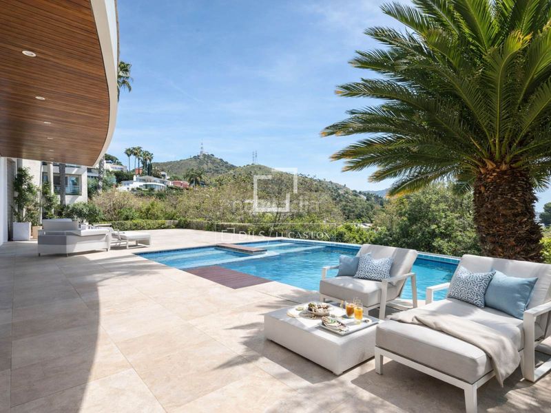 Foto e2b16d19-55b4-4d6a-a1bf-bb436619b6c7. Xalet amb calefacció aparcament piscina a Ciutat Diagonal Esplugues de Llobregat