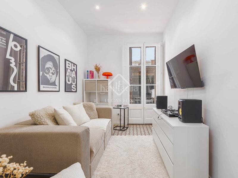 Foto 67e30c21-554a-47ab-999a-3b5c39342e77. Piso  en excelentes condiciones de 3 dormitorios en venta en Poblenou, en Barcelona