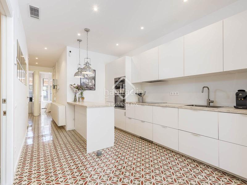 Foto cd93f5d9-a34e-4737-b94f-9beb83155a5a. Piso  en excelentes condiciones de 3 dormitorios en venta en Poblenou, en Barcelona