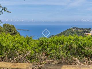Xalet a Aiguafreda-Sa Tuna. Villa de 4 dormitorios con bonitas vistas al mar y jardín privad