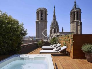 Dachwohnung in Gòtic. Ático en excelentes condiciones de 2 dormitorios con 194m terraz