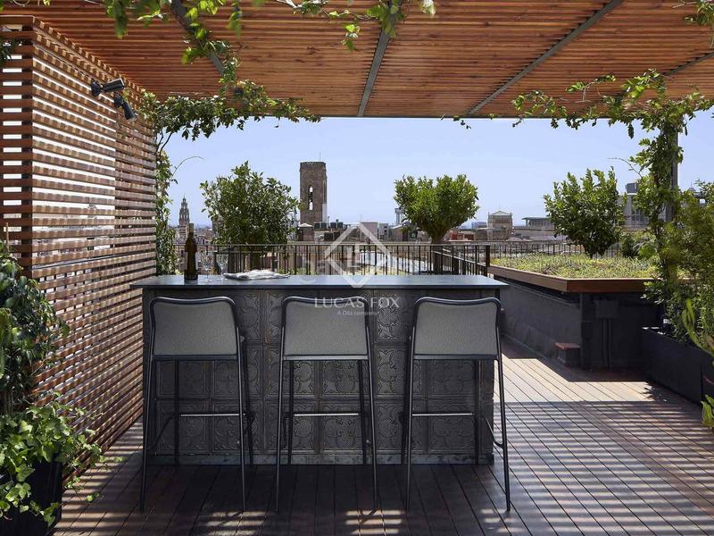 Foto 0095c7fd-d41d-4b32-9433-bb151b6d4731. Ático  en excelentes condiciones de 2 dormitorios con 194m terraza en venta en gótico en Barcelona