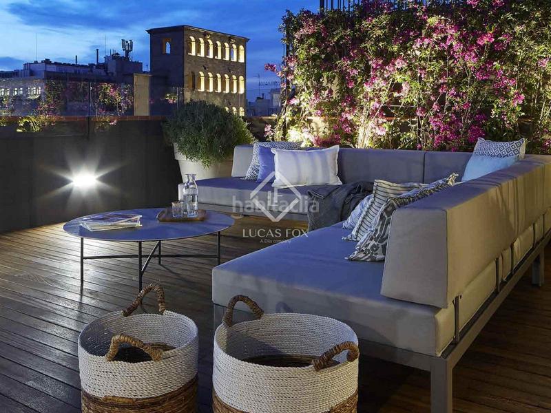 Foto 027207c6-c750-46d4-af1f-7da9f71e48ae. Ático  en excelentes condiciones de 2 dormitorios con 194m terraza en venta en gótico en Barcelona