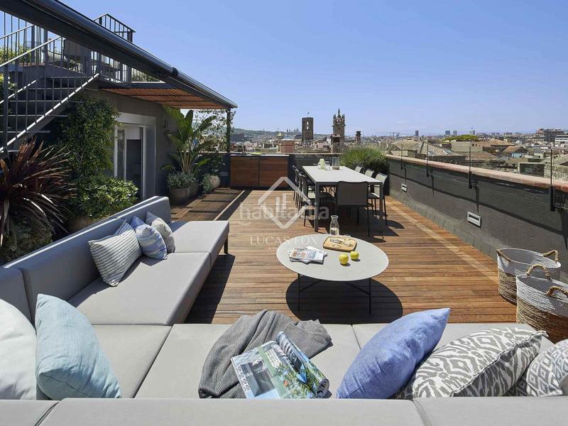 Foto 13718b6b-940a-42ce-8406-75c977472673. Ático  en excelentes condiciones de 2 dormitorios con 194m terraza en venta en gótico en Barcelona