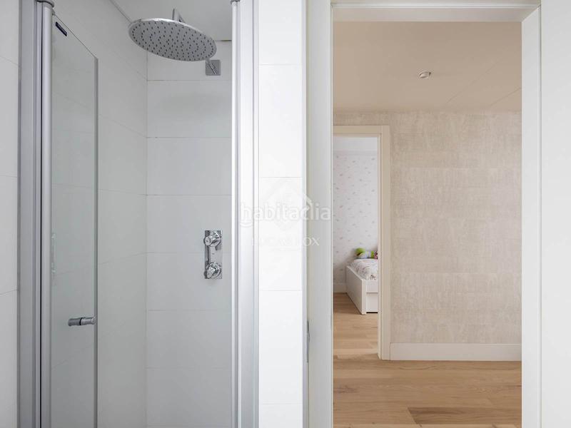Foto 4721e4b5-1203-4e18-987a-77c20c4037fc. Ático  en excelentes condiciones de 2 dormitorios con 194m terraza en venta en gótico en Barcelona