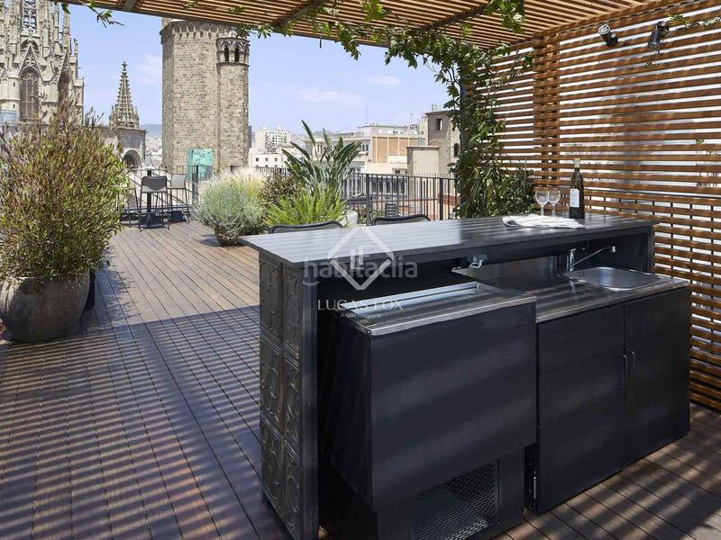 Foto 751cd672-6624-49a8-9018-8e02a5c2ecd5. Ático  en excelentes condiciones de 2 dormitorios con 194m terraza en venta en gótico en Barcelona