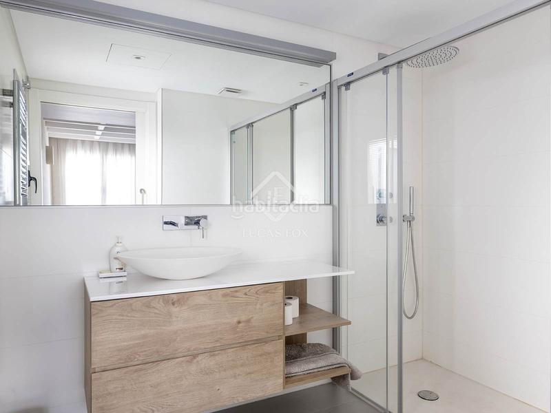 Foto 7df57980-4236-4bce-9310-ccdaf19ee339. Ático  en excelentes condiciones de 2 dormitorios con 194m terraza en venta en gótico en Barcelona