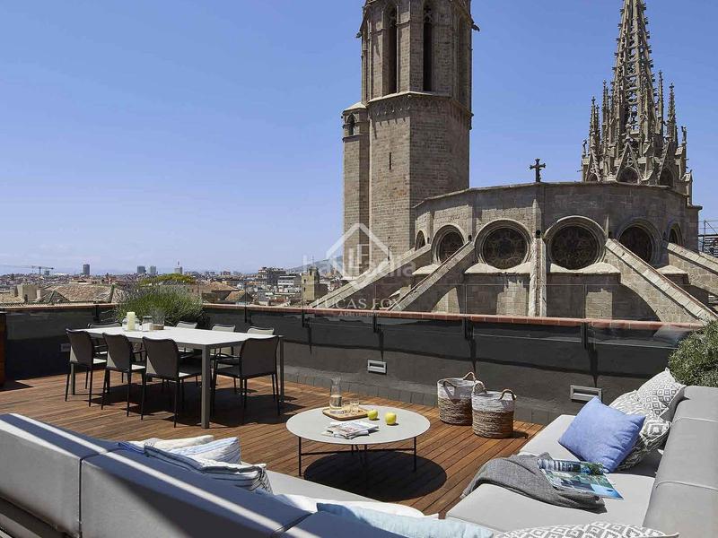 Foto 8792962d-03a5-4588-920e-51ce49a55b42. Ático  en excelentes condiciones de 2 dormitorios con 194m terraza en venta en gótico en Barcelona