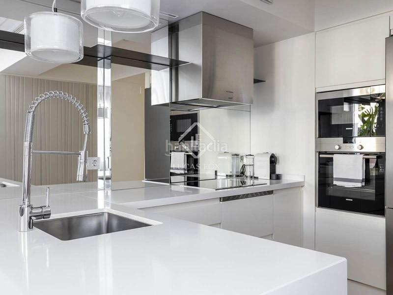 Foto 929f7013-bbc2-4b83-9f70-b95968799d62. Ático  en excelentes condiciones de 2 dormitorios con 194m terraza en venta en gótico en Barcelona