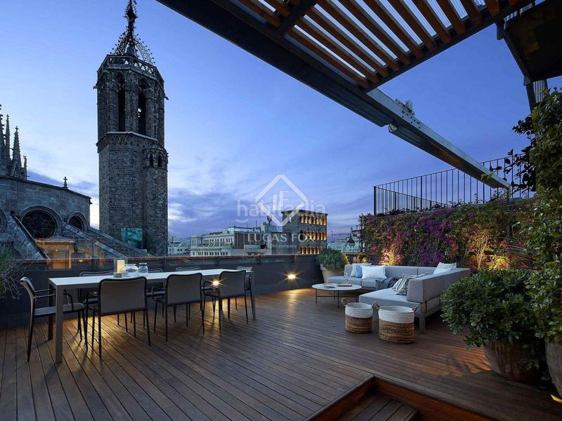 Foto 95e2a501-8c3a-4a00-b1cb-64ddfd42e10f. Ático  en excelentes condiciones de 2 dormitorios con 194m terraza en venta en gótico en Barcelona