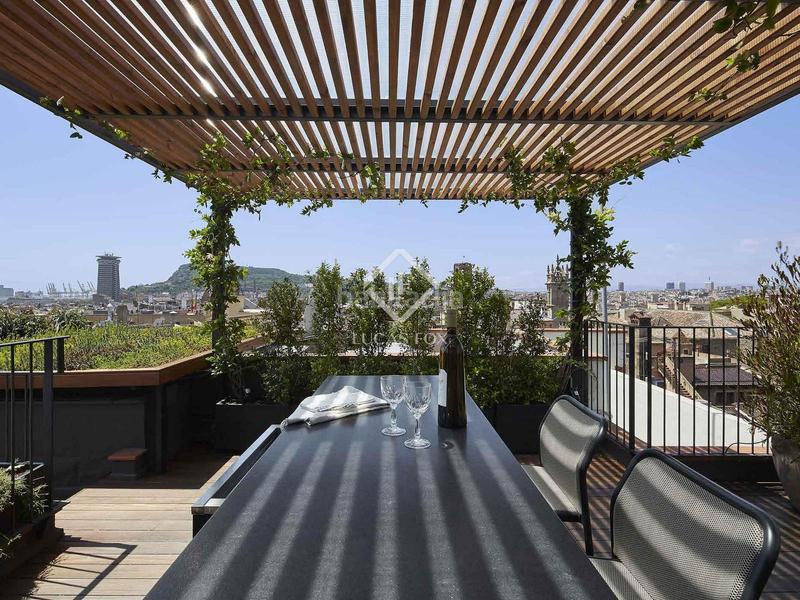 Foto 9aae9f05-7995-4f66-8c4b-162a559c7675. Ático  en excelentes condiciones de 2 dormitorios con 194m terraza en venta en gótico en Barcelona