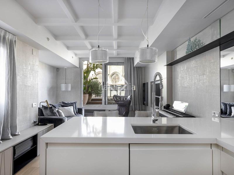 Foto a7244f2c-0a4f-4bb2-8097-301936b78198. Ático  en excelentes condiciones de 2 dormitorios con 194m terraza en venta en gótico en Barcelona