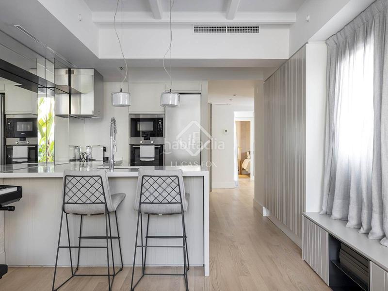Foto a9250c6e-4948-4050-bb7b-47ab72320287. Ático  en excelentes condiciones de 2 dormitorios con 194m terraza en venta en gótico en Barcelona
