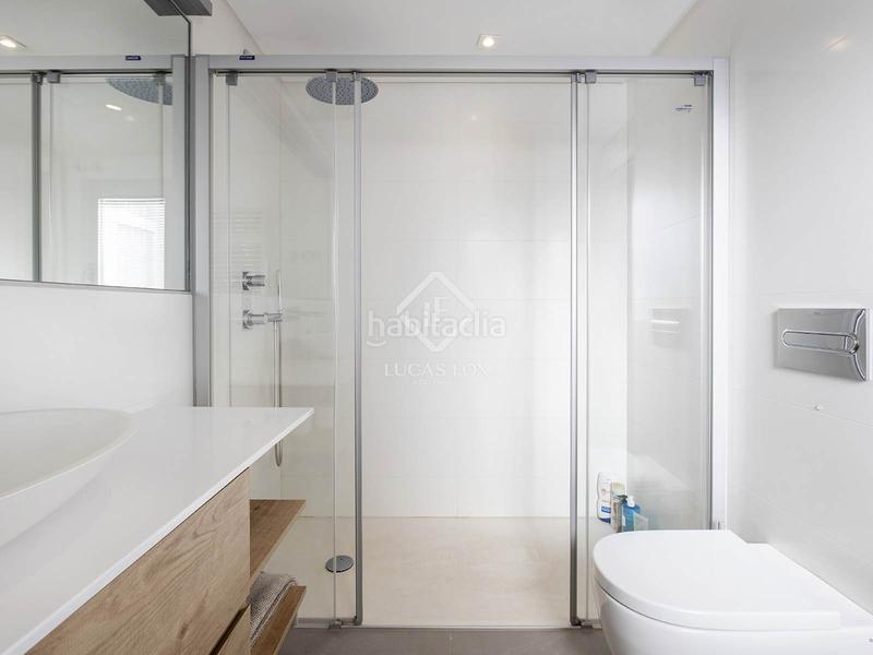 Foto aa49ca31-4495-42ea-aa39-ffa1136939f6. Ático  en excelentes condiciones de 2 dormitorios con 194m terraza en venta en gótico en Barcelona