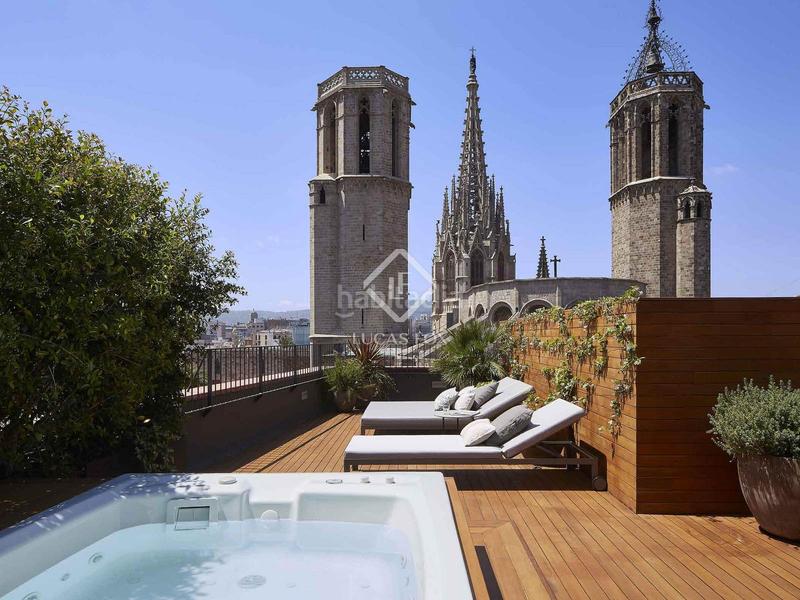 Foto ba11933a-64c2-4d05-98e6-fb263844968f. Ático  en excelentes condiciones de 2 dormitorios con 194m terraza en venta en gótico en Barcelona