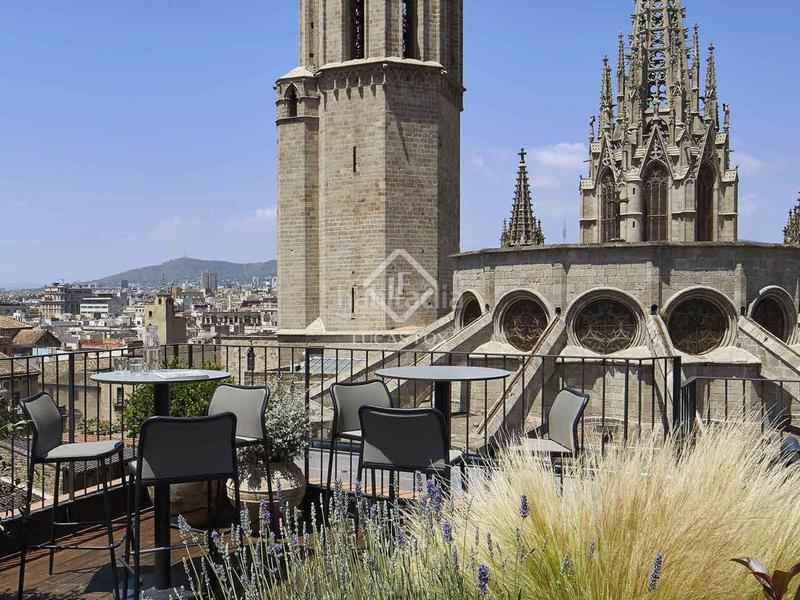Foto c2cac7ac-c41a-47cd-a55e-4ce2d92be34d. Ático  en excelentes condiciones de 2 dormitorios con 194m terraza en venta en gótico en Barcelona
