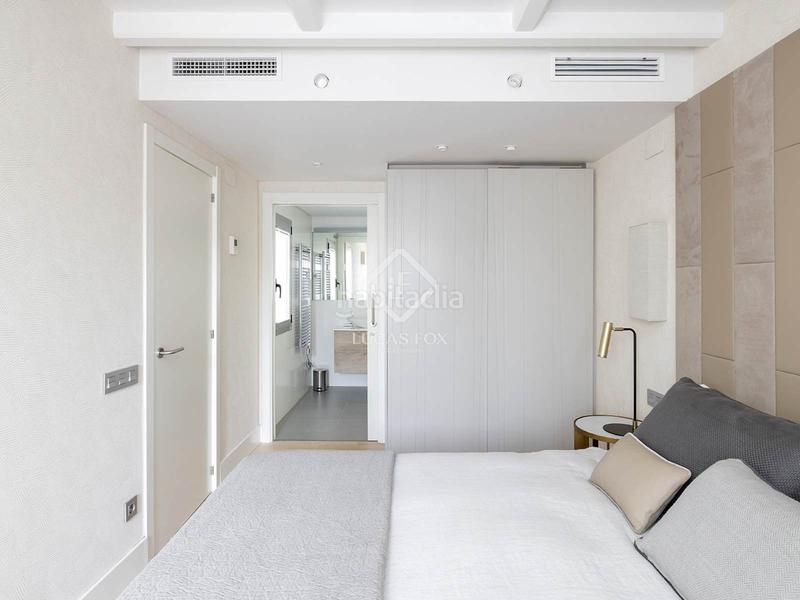 Foto dc229fcc-1778-4ce1-b174-dbb151ed973a. Ático  en excelentes condiciones de 2 dormitorios con 194m terraza en venta en gótico en Barcelona