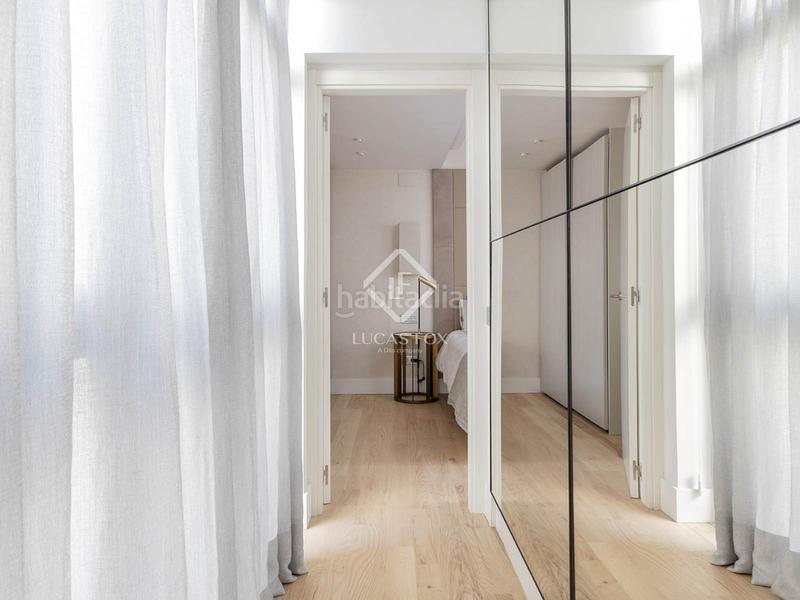 Foto dfdb65db-7103-4b67-8fbb-8dc2454fc19c. Ático  en excelentes condiciones de 2 dormitorios con 194m terraza en venta en gótico en Barcelona