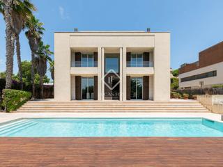 Location Chalet à Gava Mar. Villa de 6 dormitorios en primera línea de mar en alquiler en ga
