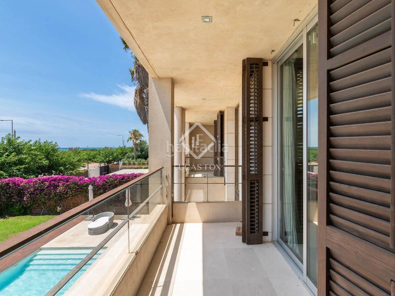 Foto 004988b6-53eb-4ea7-ab0c-9ca2dd90dba2. Alquiler chalet villa de 6 dormitorios en primera línea de mar en alquiler mar en Gavà