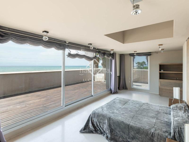 Foto 1f5878ca-2b93-4b39-af7d-08f3919d917a. Alquiler chalet villa de 6 dormitorios en primera línea de mar en alquiler mar en Gavà
